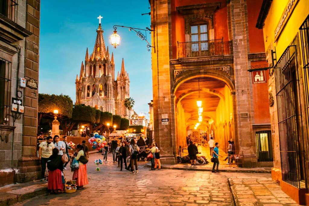 Renta un autobus para viajar a San Miguel de Allende